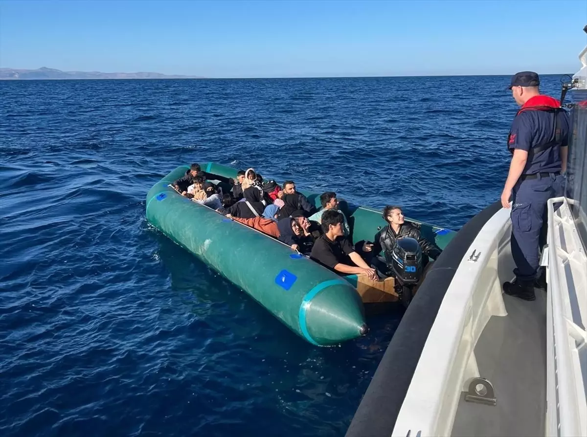 ayvacikta 24 duzensiz gocmen yakalandi xThdyW9K