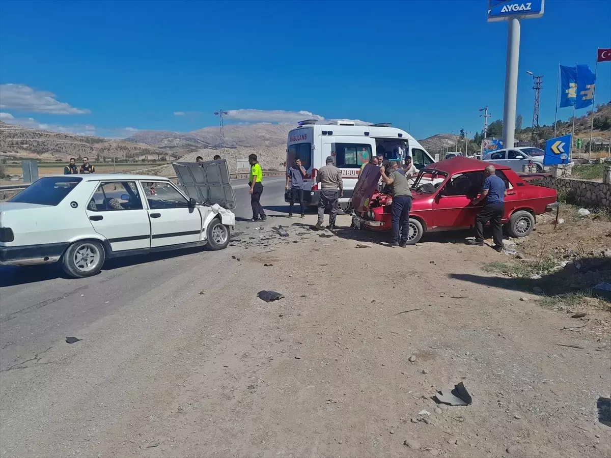 golbasinda trafik kazasi 2 yarali mIeauTtD