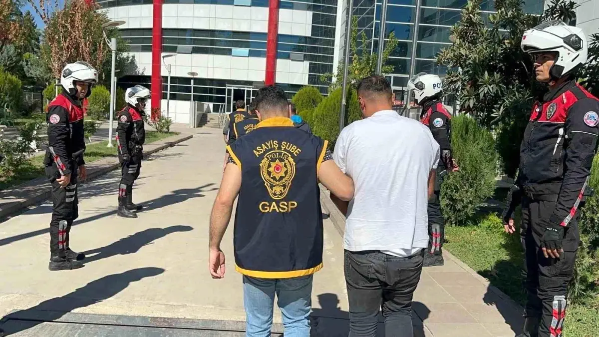 adiyamanda silahli kavga sonrasi adliye onunde gerginlik 3 gozalti IuY2qb2R