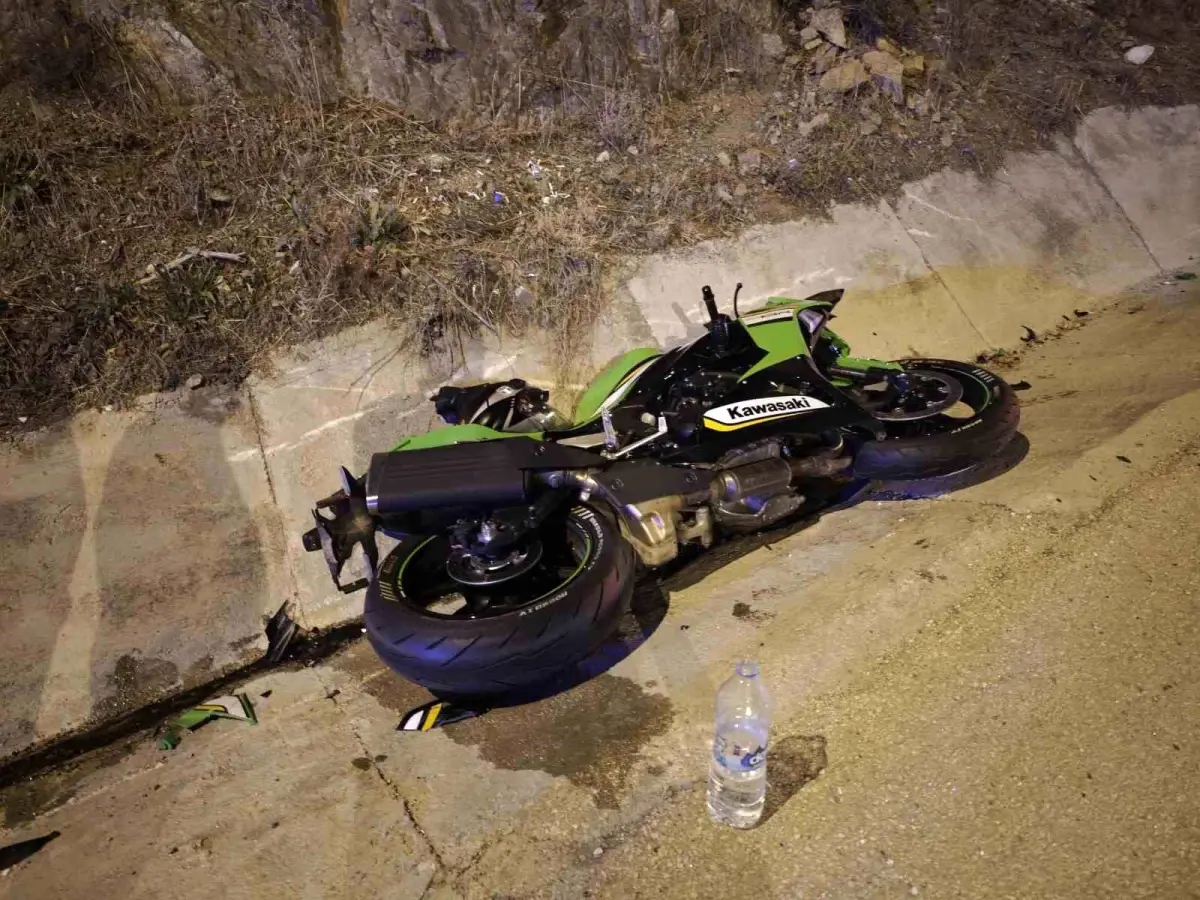 bilecikte motosiklet ile hafif ticari arac carpisti 1 yarali MSOpMGMF