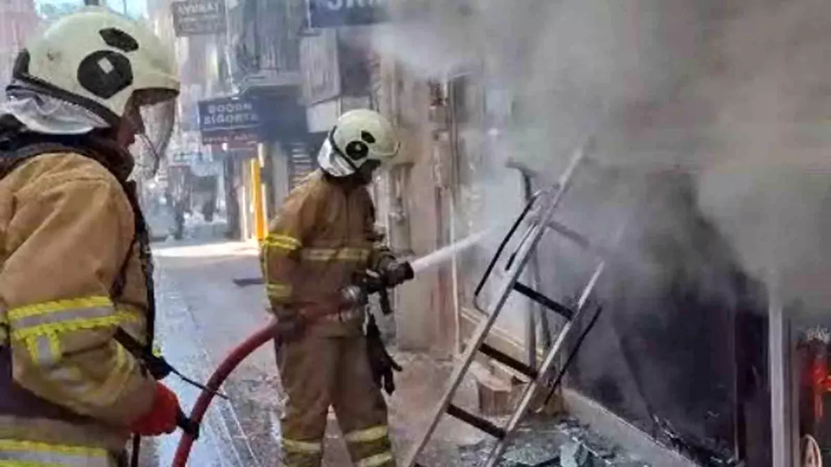 kirikkalede telefon dukkaninda yangin esyalar kullanilamaz hale geldi fACr1Ygi