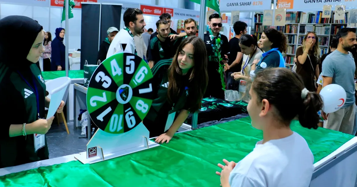 kocaeli kitap fuarinda yesil siyah cosku NIzWAi8M